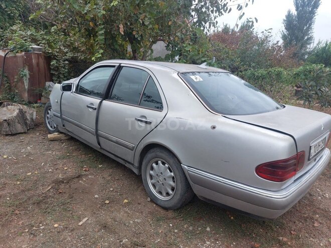 Mercedes E 230 1999, 200,000 km - 2.3 l - Bakı