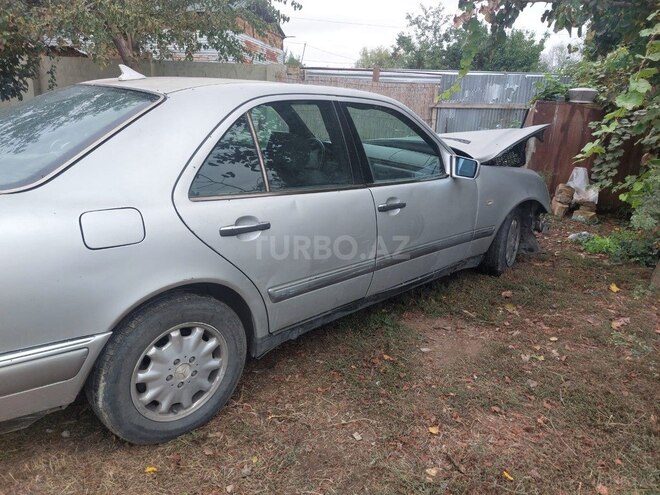 Mercedes E 230 1999, 200,000 km - 2.3 l - Bakı