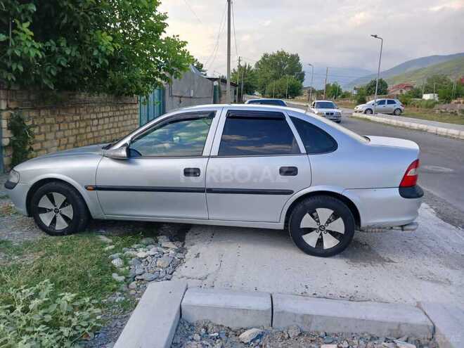Opel Vectra 1998, 350,000 km - 1.6 л - Şəki
