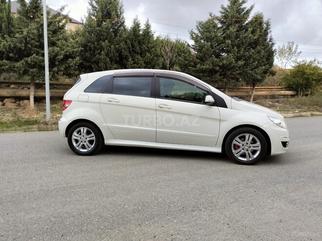 Mercedes B 180 2011, 92,000 km - 1.8 л - Bakı