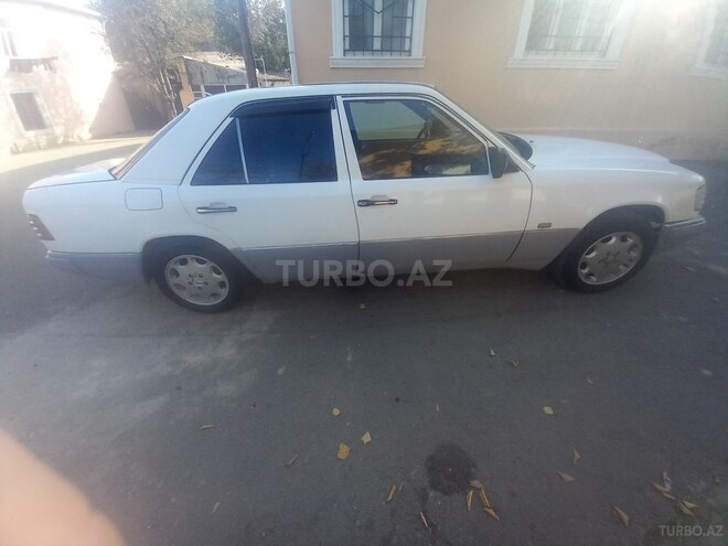 Mercedes E 200 1992, 939,300 km - 2.0 l - Qazax