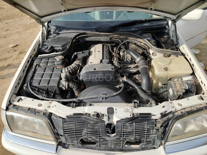 Mercedes C 230 1999, 182,000 km - 2.3 l - Sumqayıt
