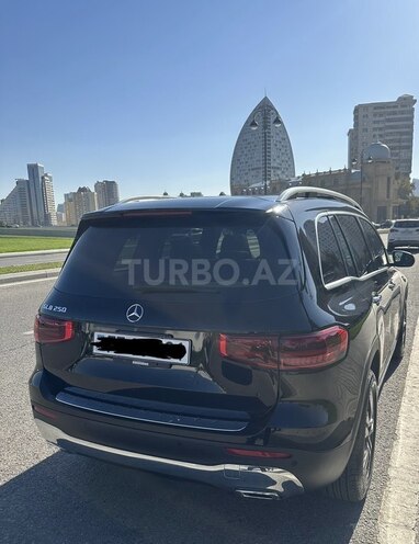 Mercedes GLB 250 4MATIC 2023, 834 km - 2.0 l - Bakı