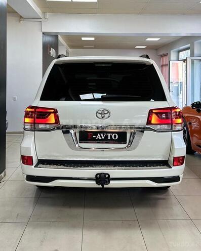 Toyota Land Cruiser-6
