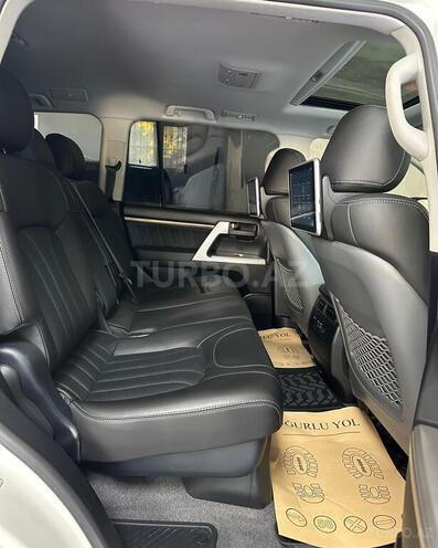 Toyota Land Cruiser-11