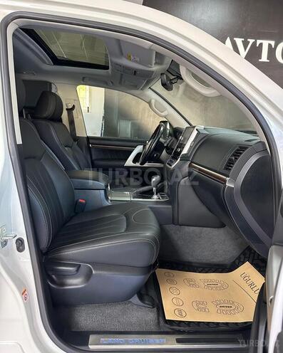 Toyota Land Cruiser-10