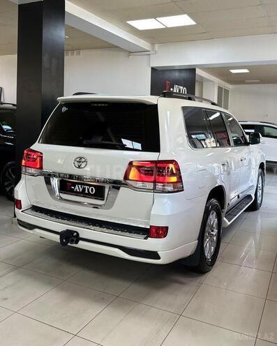 Toyota Land Cruiser-5