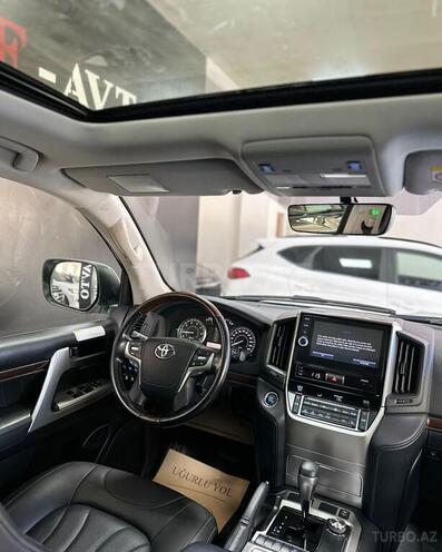 Toyota Land Cruiser-7