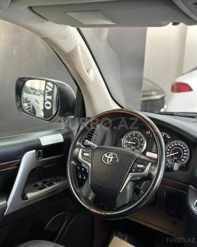 Toyota Land Cruiser-8