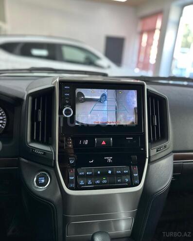 Toyota Land Cruiser-12