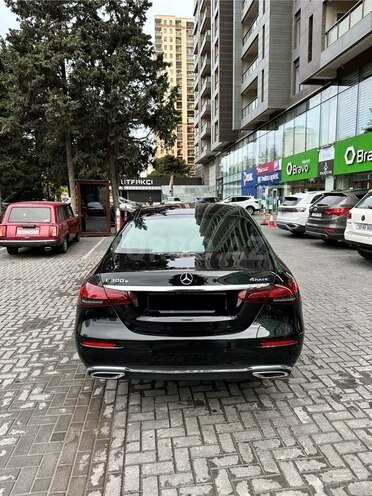 Mercedes E 300 e 4MATIC 2021, 74,000 km - 2.0 l - Bakı