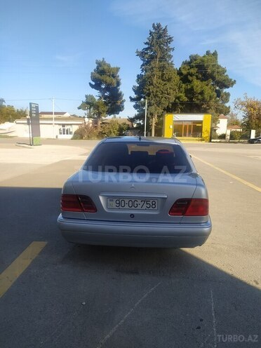 Mercedes E 240 1998, 340,000 km - 2.4 l - Xudat