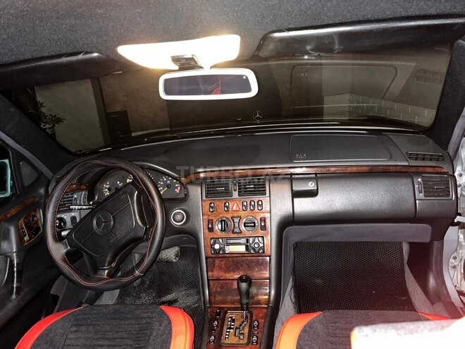 Mercedes E 240 1998, 340,000 km - 2.4 l - Xudat