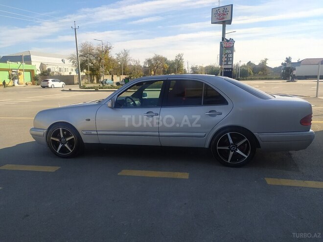 Mercedes E 240 1998, 340,000 km - 2.4 l - Xudat
