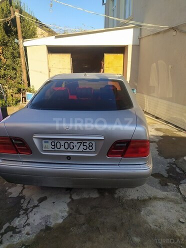 Mercedes E 240 1998, 340,000 km - 2.4 l - Xudat