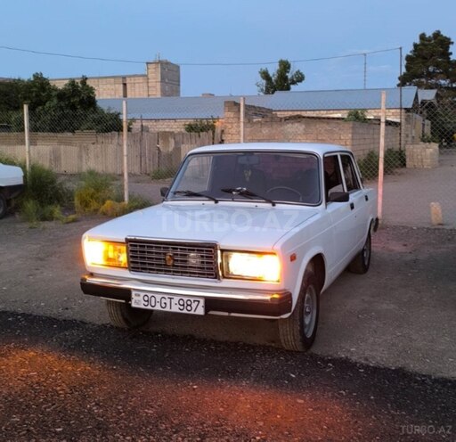 LADA (VAZ) 2107 2009, 80,000 km - 1.6 л - Salyan