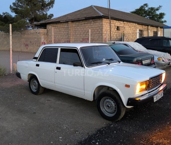 LADA (VAZ) 2107 2009, 80,000 km - 1.6 л - Salyan
