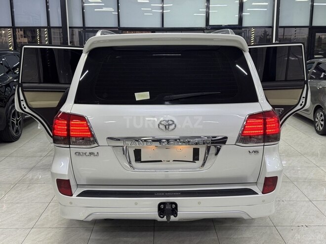 Toyota Land Cruiser-8