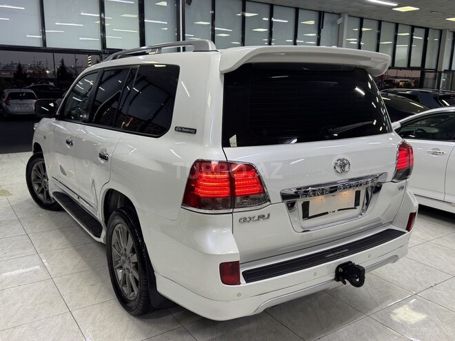 Toyota Land Cruiser-9