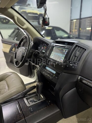 Toyota Land Cruiser-14