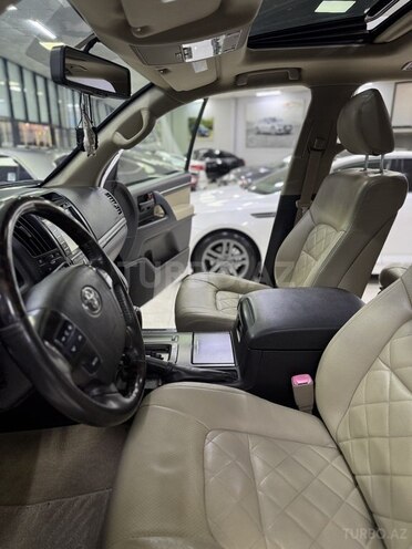 Toyota Land Cruiser-12
