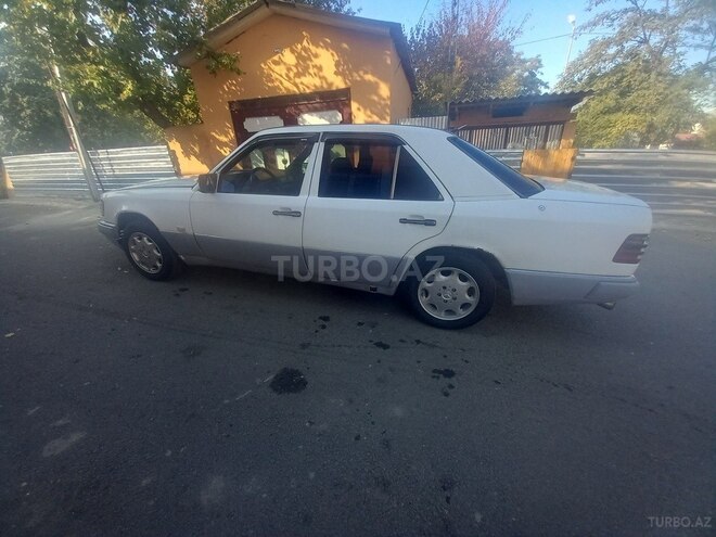 Mercedes E 200 1992, 629,289 km - 2.0 l - Qazax