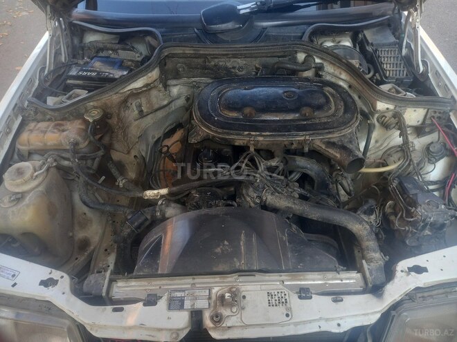 Mercedes E 200 1992, 629,289 km - 2.0 l - Qazax