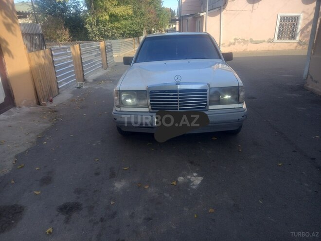 Mercedes E 200 1992, 629,289 km - 2.0 l - Qazax