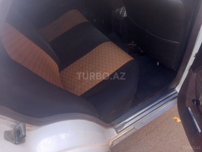 Mercedes E 200 1992, 629,289 km - 2.0 l - Qazax