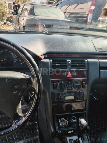 Mercedes E 200 2000, 241,020 km - 2.0 л - Kürdəmir