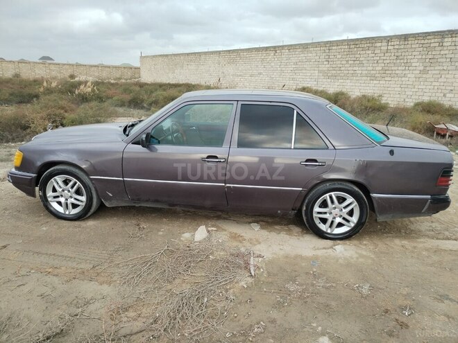 Mercedes E 220 1991, 323,336 km - 2.2 л - Bakı