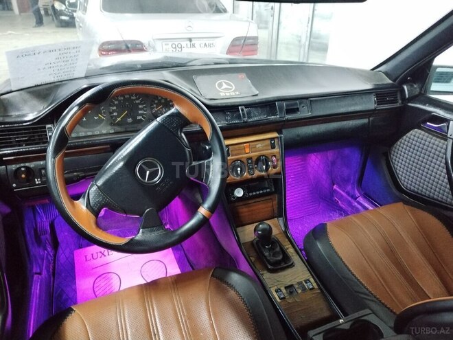 Mercedes E 220 1991, 323,336 km - 2.2 л - Bakı