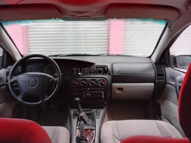 Opel Omega 1995, 124,242 km - 1.8 л - Bakı