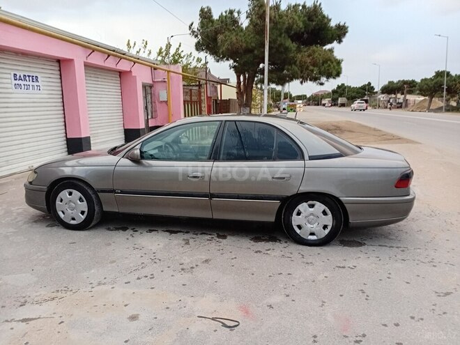 Opel Omega 1995, 124,242 km - 1.8 л - Bakı