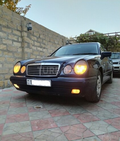 Mercedes E 240 1999, 172,000 km - 2.4 l - Sumqayıt