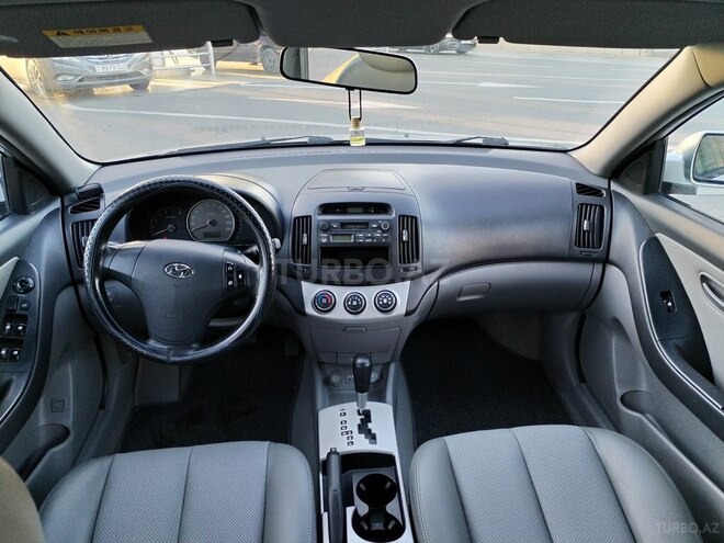 Hyundai Elantra 2007, 220,000 km - 1.6 l - Quba