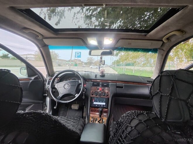 Mercedes E 240 1999, 329,000 km - 2.4 l - Xaçmaz