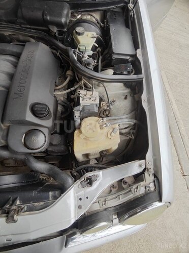 Mercedes E 240 1999, 329,000 km - 2.4 l - Xaçmaz
