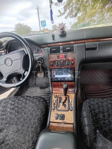 Mercedes E 240 1999, 329,000 km - 2.4 l - Xaçmaz