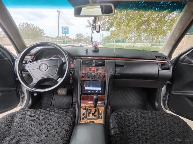 Mercedes E 240 1999, 329,000 km - 2.4 l - Xaçmaz