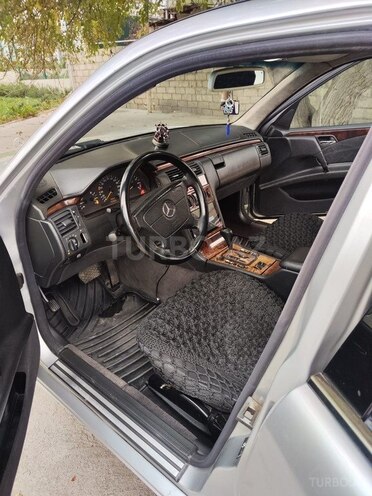 Mercedes E 240 1999, 329,000 km - 2.4 l - Xaçmaz