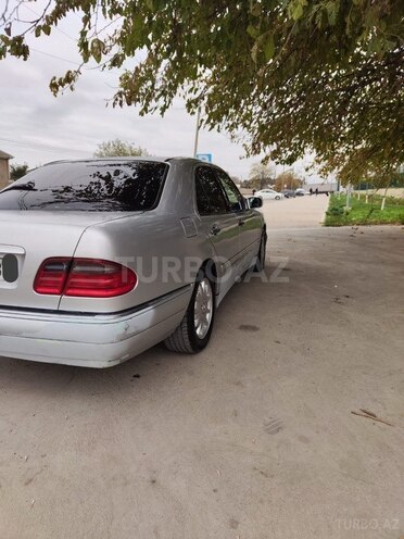 Mercedes E 240 1999, 329,000 km - 2.4 l - Xaçmaz