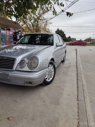 Mercedes E 240 1999, 329,000 km - 2.4 l - Xaçmaz