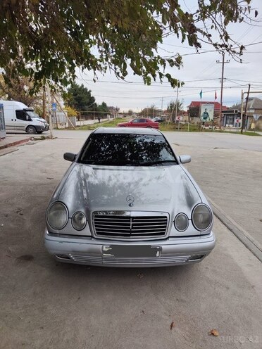Mercedes E 240 1999, 329,000 km - 2.4 l - Xaçmaz