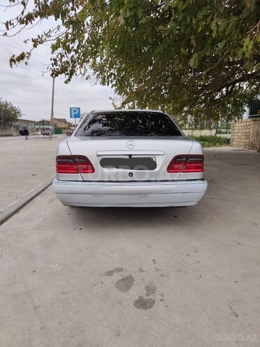 Mercedes E 240 1999, 329,000 km - 2.4 l - Xaçmaz