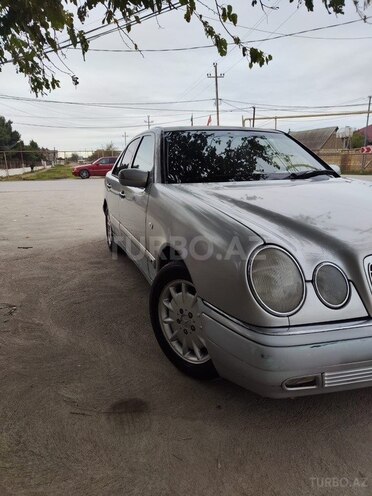 Mercedes E 240 1999, 329,000 km - 2.4 l - Xaçmaz