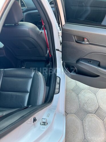 Hyundai Elantra 2018, 60,000 km - 1.6 л - Bakı