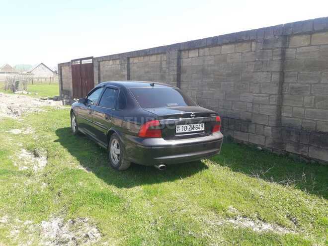Opel Vectra 1996, 568,500 km - 2.0 l - Xudat