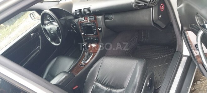 Mercedes C 220 d 2001, 259,000 km - 2.2 l - Masallı