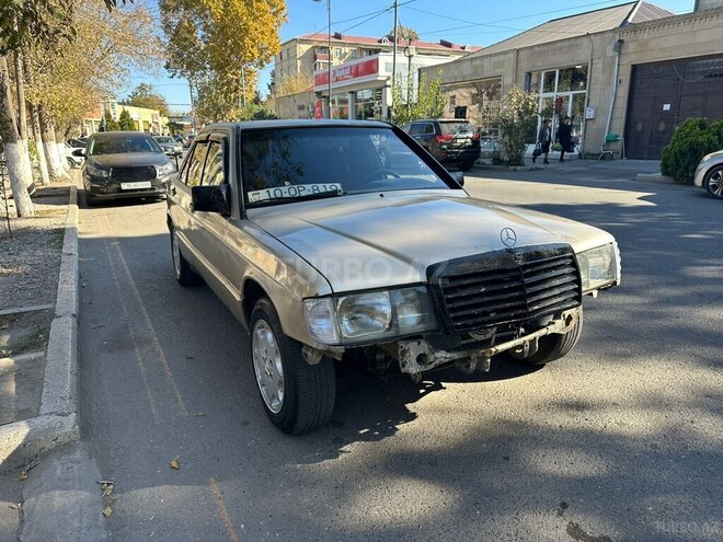 Mercedes 190 1990, 153,000 km - 1.8 л - Qazax